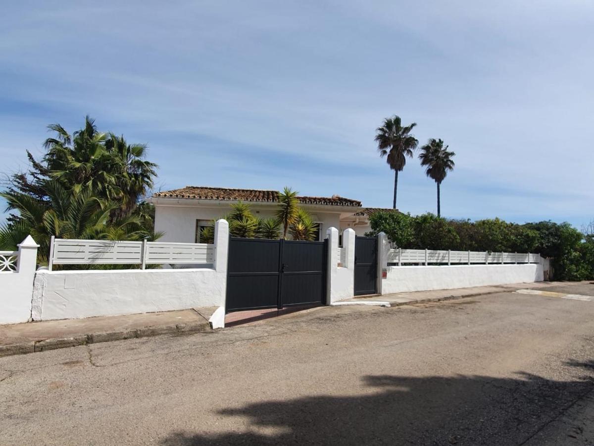 Beautiful 5 Bedroom Villa With Private Pool With Stunning Sea Views, Walking Distances To Shops Restaurants Beach مانيلفا المظهر الخارجي الصورة
