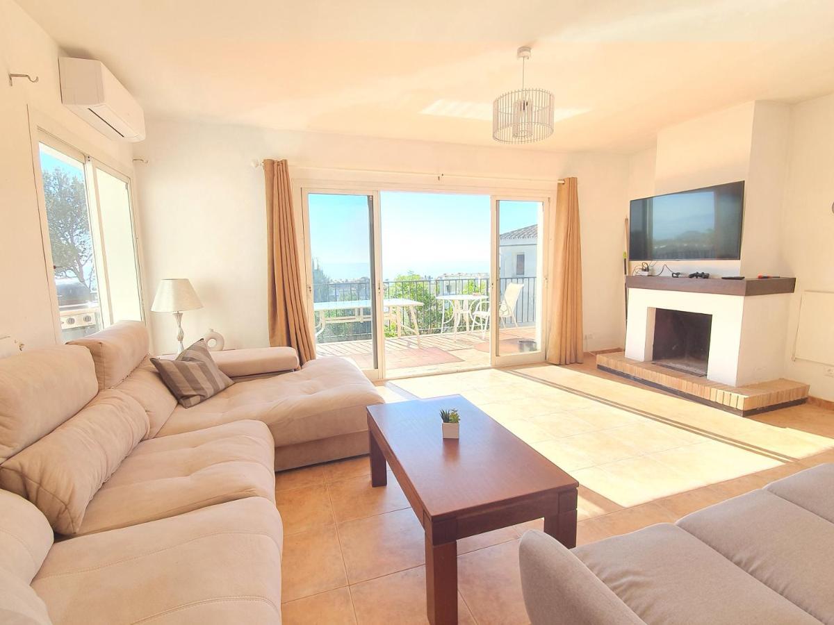Beautiful 5 Bedroom Villa With Private Pool With Stunning Sea Views, Walking Distances To Shops Restaurants Beach مانيلفا المظهر الخارجي الصورة